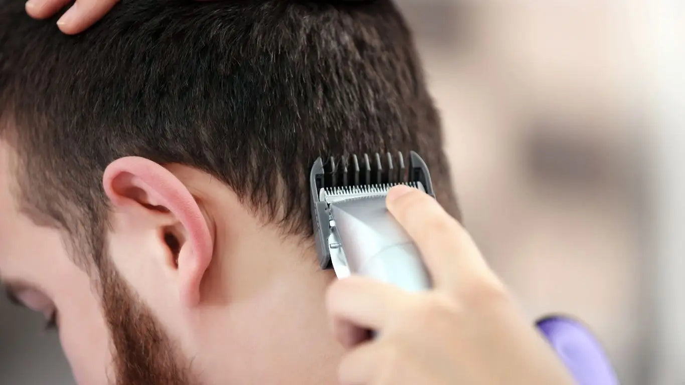 Haartrimmer im Einsatz im Codos Collection für gepflegtes Styling
