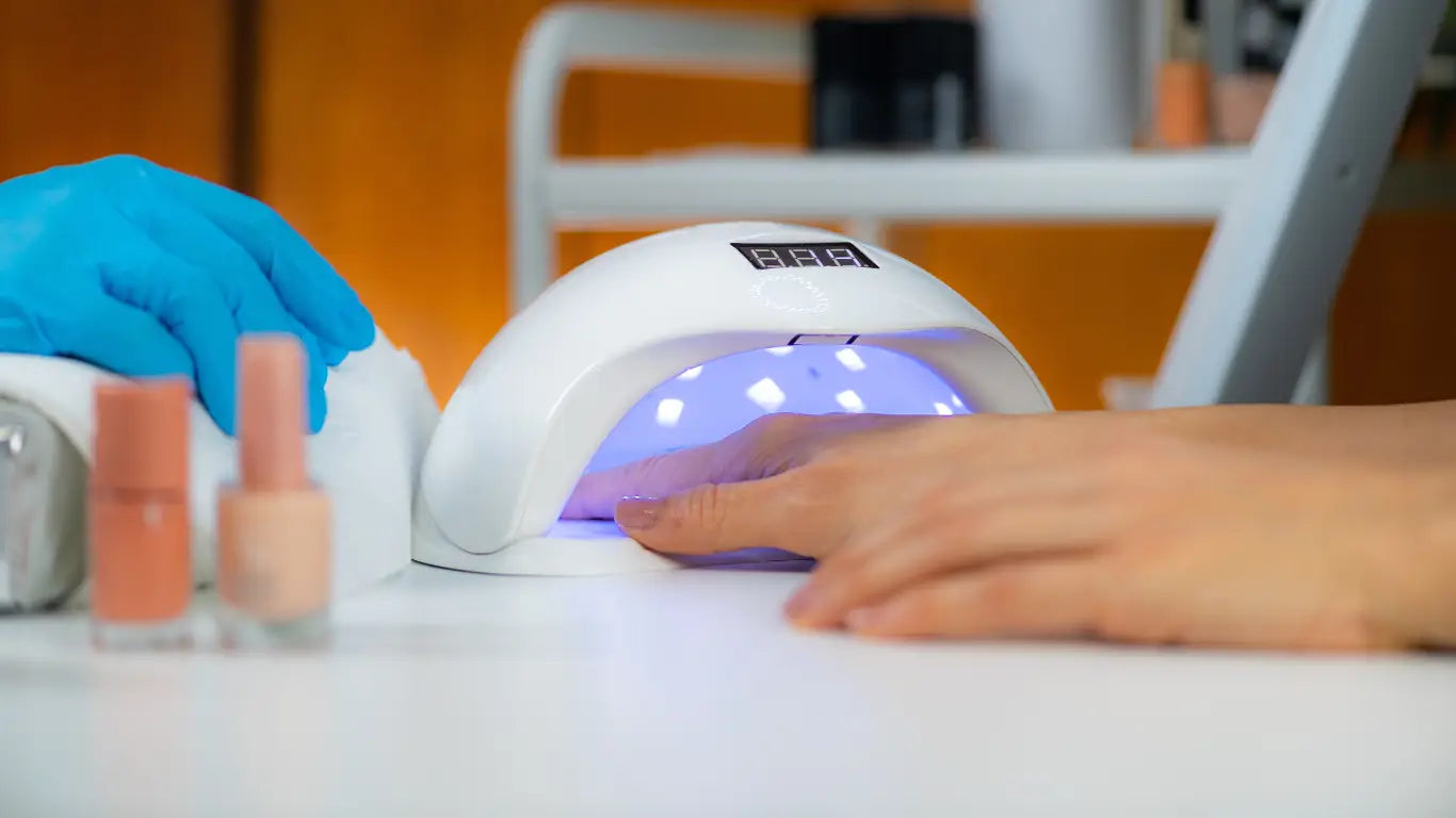 Nagellampen zum Aushärten von Nagellack in der Kollektion LED- und UV-Lampen für Nägel