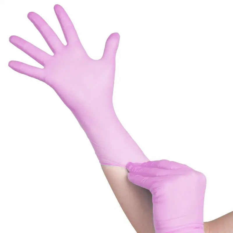 Pinkeinwegdiagnostikhandschuhe aus Nitril werden angezogen in All4med L Größe