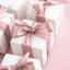 Weißer Geschenkbox mit pinkem Satinsband für Geschenk Gutschein