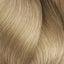 Glatte, hellblonde Haarsträhnen mit L’Oréal Professionnel Majirel Haarfarbe