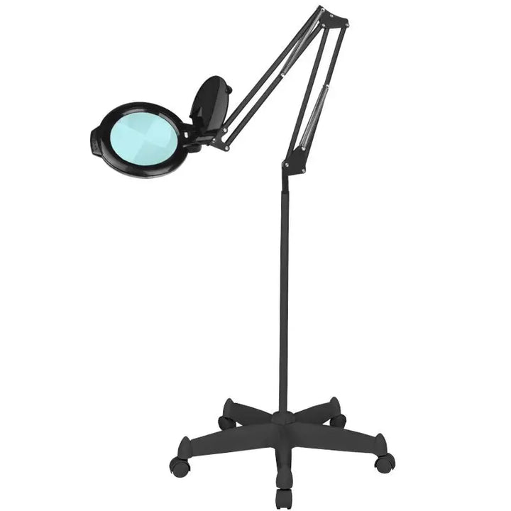 Verstellbare Lupenlampe auf Radstand für bessere Sicht und Beleuchtung