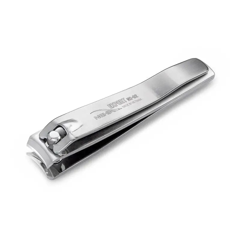 Silberne Metall-Nagelknipser Nghia Export Nagelknipser NC-02 auf weißem Hintergrund