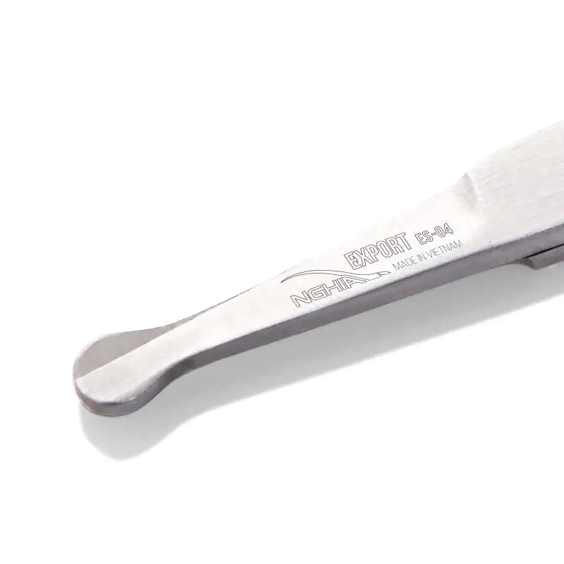 Metallischer Nagelhautschieber für Nagelpflege im Produkt Nghia Export Schere ES-04