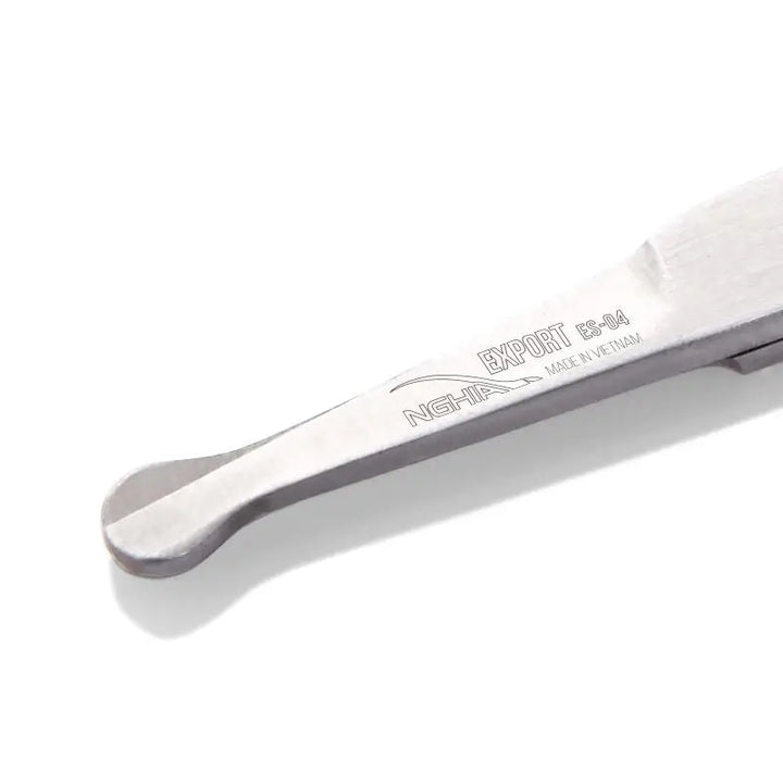 Metallischer Nagelhautschieber für Nagelpflege im Produkt Nghia Export Schere ES-04