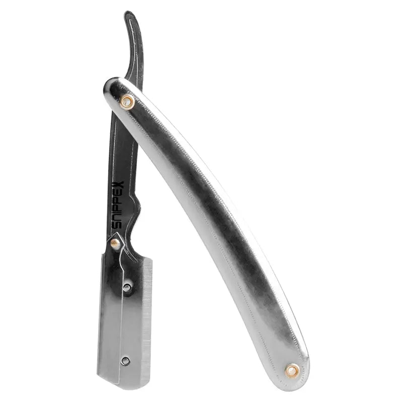 Silberner gerader Rasierer Snippex Rasiermesser Razor 135 Stahl auf weißem Hintergrund